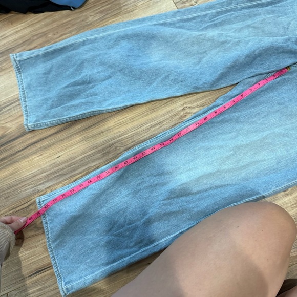 Levi's High Rise Loose Jean - Picture 10 of 14